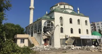 Mersin’de sağanak ve hortum cami minaresini yıktı