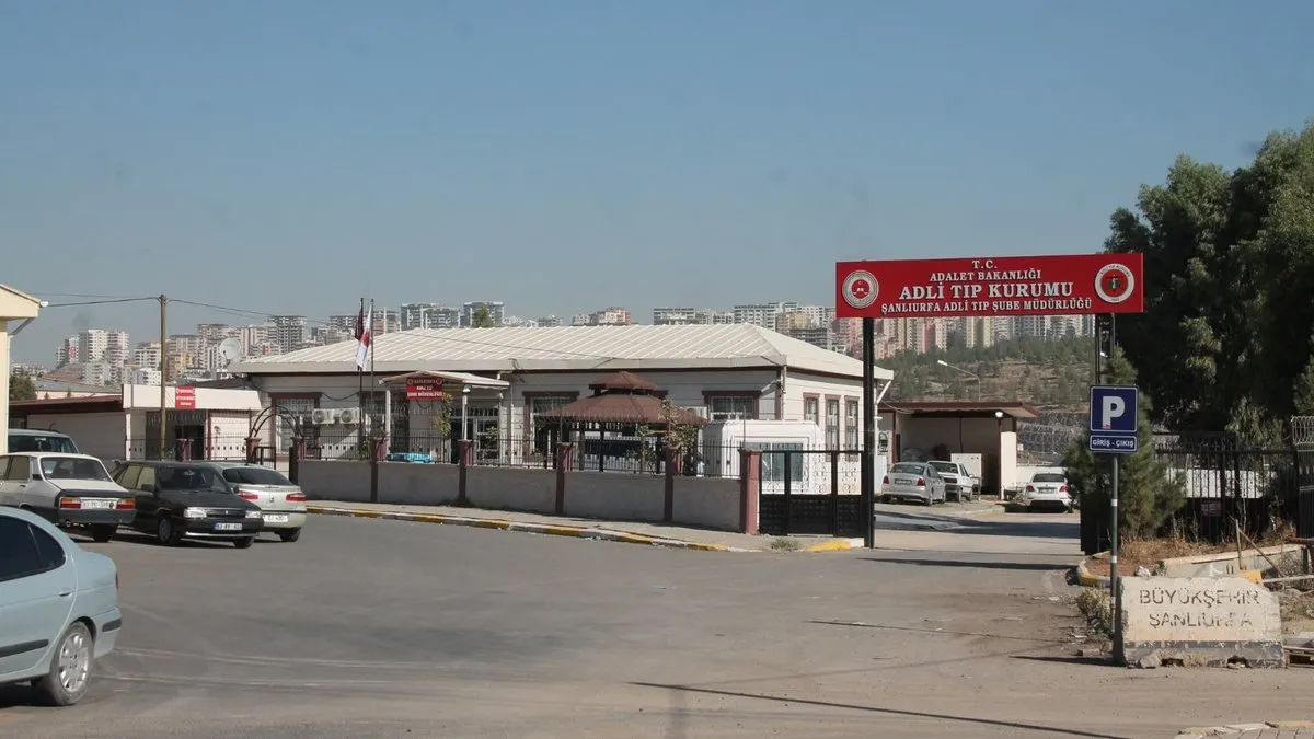 Şanlıurfa’da dorsenin altında kalan sürücü hayatını kaybetti
