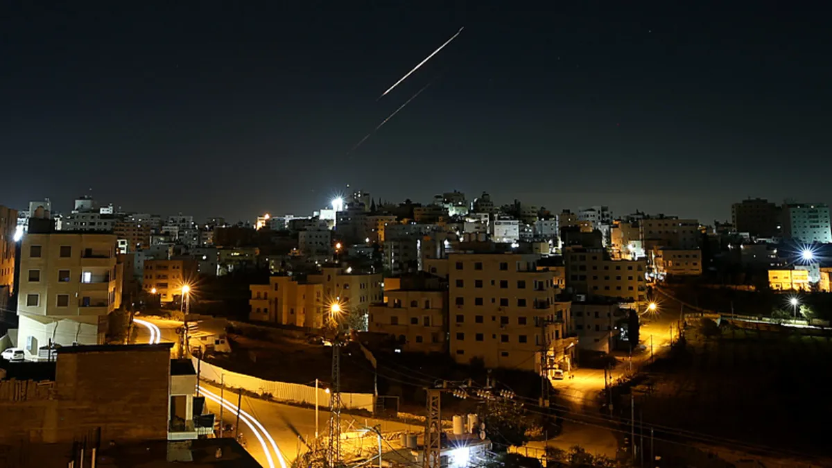 Husilerden İsrail’e ortak saldırı: “İran ve Hizbullah ile vurduk” Husilerden İsrail’e ortak saldırı: “İran ve Hizbullah ile vurduk”