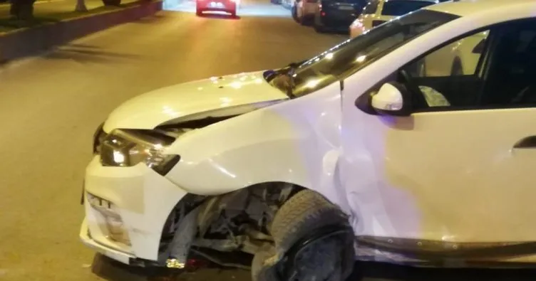Zonguldak’ta kontrolden çıkan otomobil refüje çarptı: Bir kişi yaralandı