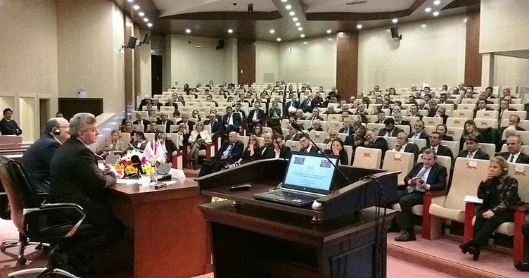 Karacoşkun Konferansa Katıldı