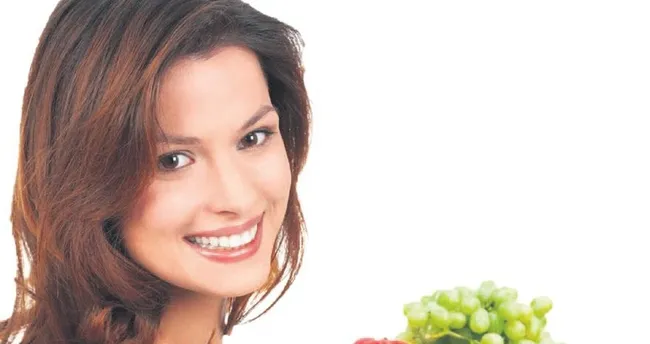 Sütünüzü şekerli gıdalar değil su ve yeşil sebzeler artırır