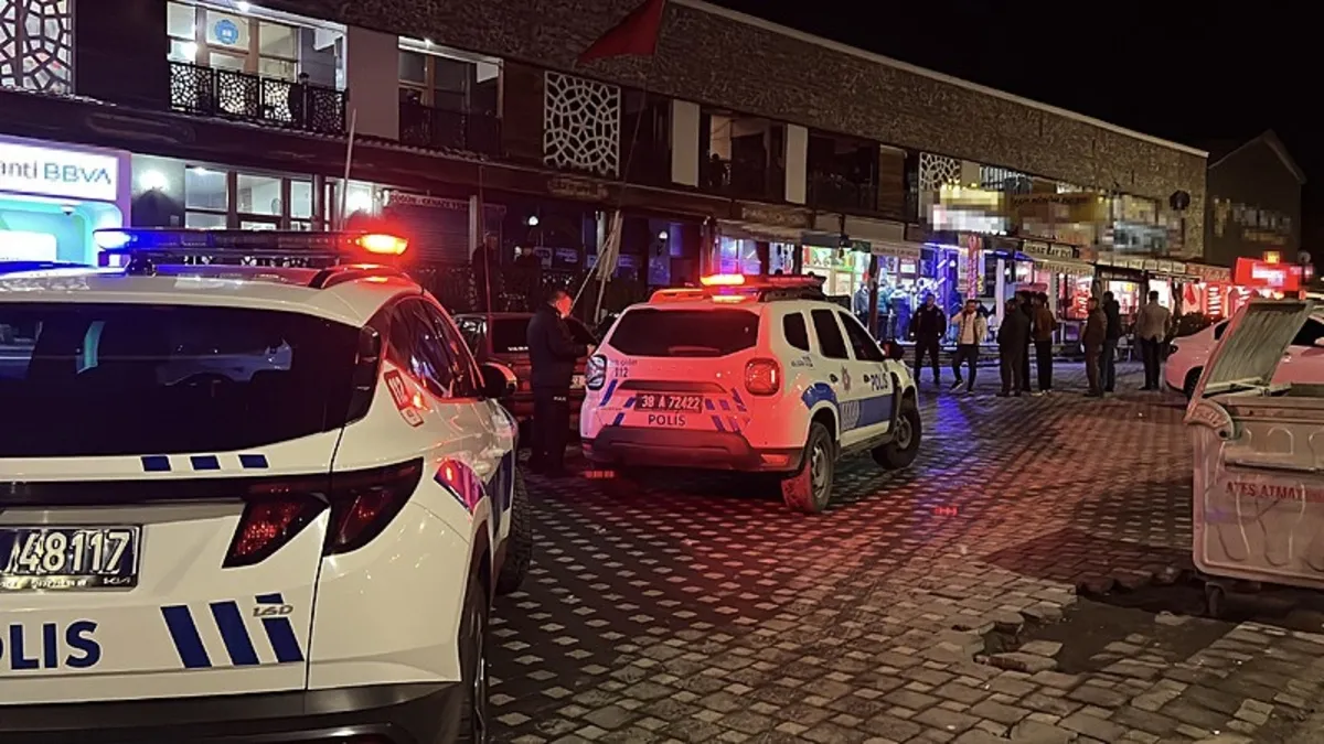 Oyun salonunda çıkan kavga kanlı bitti: 1 ağır yaralı Oyun salonunda çıkan kavga kanlı bitti: 1 ağır yaralı