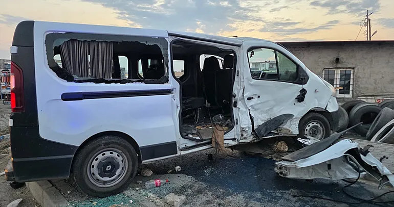Batman’da can pazarı: İki minibüs çarpıştı!