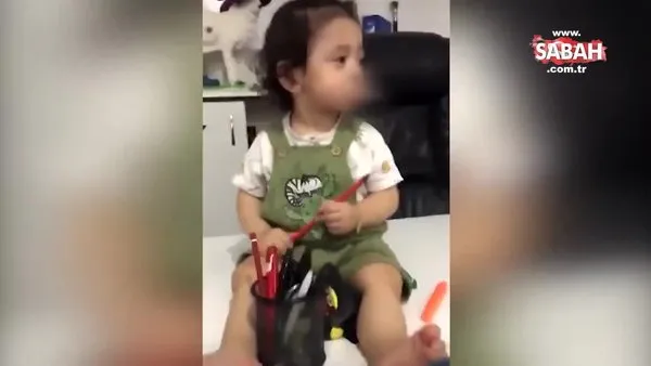 Son dakika: Bir skandal görüntü daha! Bu kez babası içirdi! 2 yaşındaki çocuğa zorla sigara içirdiler | Video