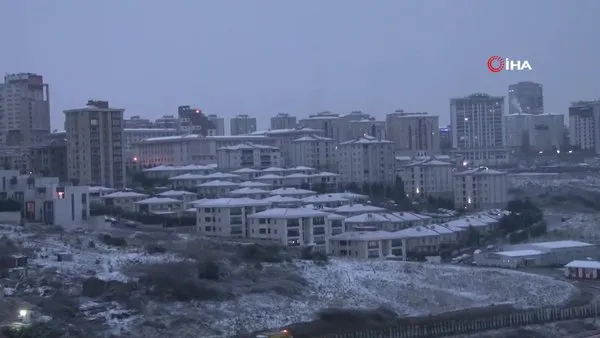 SON DAKİKA: İstanbul'da kar yağışı! Başakşehir’de kar yerleri ve çatıları beyaza bürüdü