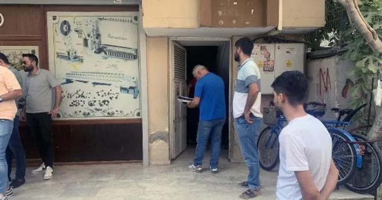 Motosikletli şüpheliler rastgele ateş açtı! Kurşunlar yolda yürüyen 2 kişiye isabet etti