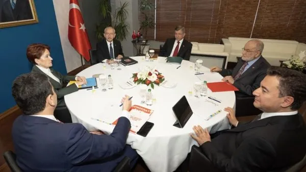 chpdeki-liste-krizi-kavga-cikartti-oguz-kaan-salici-bagirarak-toplantiyi-terk-etti-1680998593965.jpg CHP'deki liste krizi kavga çıkarttı! Oğuz Kaan Salıcı bağırarak toplantıyı terk etti