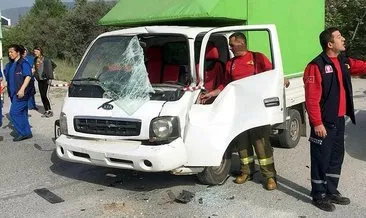 Kamyonet ile kamyon çarpıştı: 1 yaralı