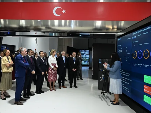 belcika-kralicesi-mathilde-mext-teknoloji-merkezini-ziyaret-etti-1778586761322.jpeg