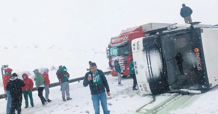 Bursaspor taraftar otobüsü kaza yaptı