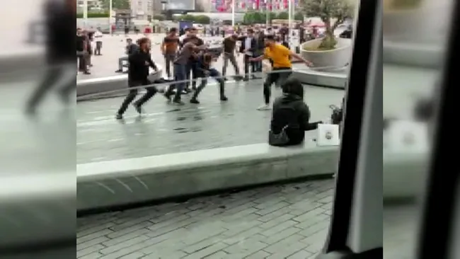 son-dakika-haberi-taksim-meydani-karisti-ozel-harekat-dugmeye-basti-1622371094615.jpg