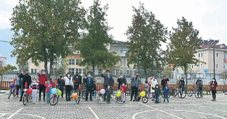 Çocuklar bisiklete kavuştu