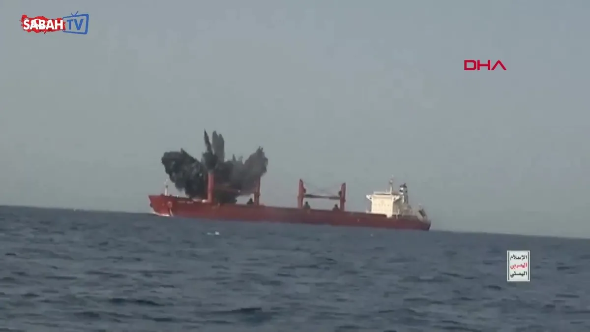 Yemen'deki Husiler, Kızıldeniz'de gemiye düzenledikleri saldırının görüntülerini yayınladı | Video