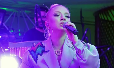 Ece Seçkin’in küvet pozuna beğeni yağdı