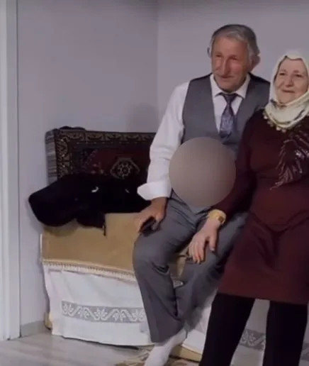 Ünlü şarkıcı annesiyle türkü söylediği anları paylaştı! Sosyal medya yıkıldı...