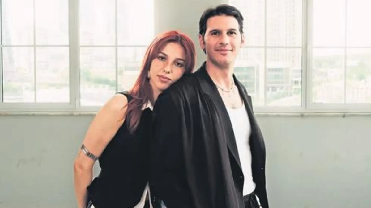 Güçlerıni birleştirdiler aşk şarkısı yaptılar Güçlerıni birleştirdiler aşk şarkısı yaptılar