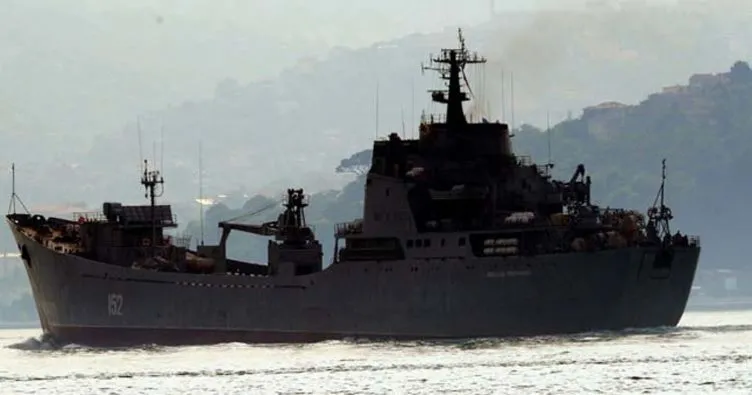 Rus savaş gemisi İstanbul’dan geçti