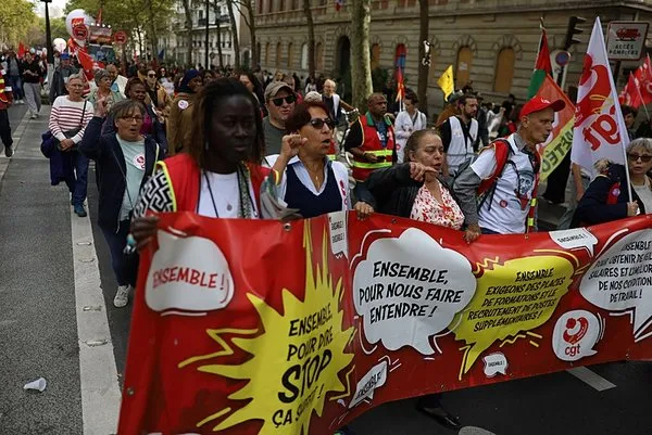Fransa’da ülke genelinde grev: Yüzbinler sokaklara akın etti!