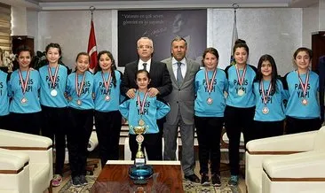 Başkan Kayda, şampiyon kızları ağırladı