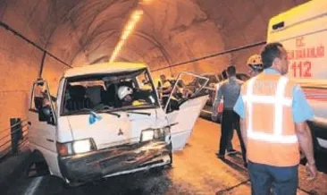 Turistler tünelde ölümden döndü