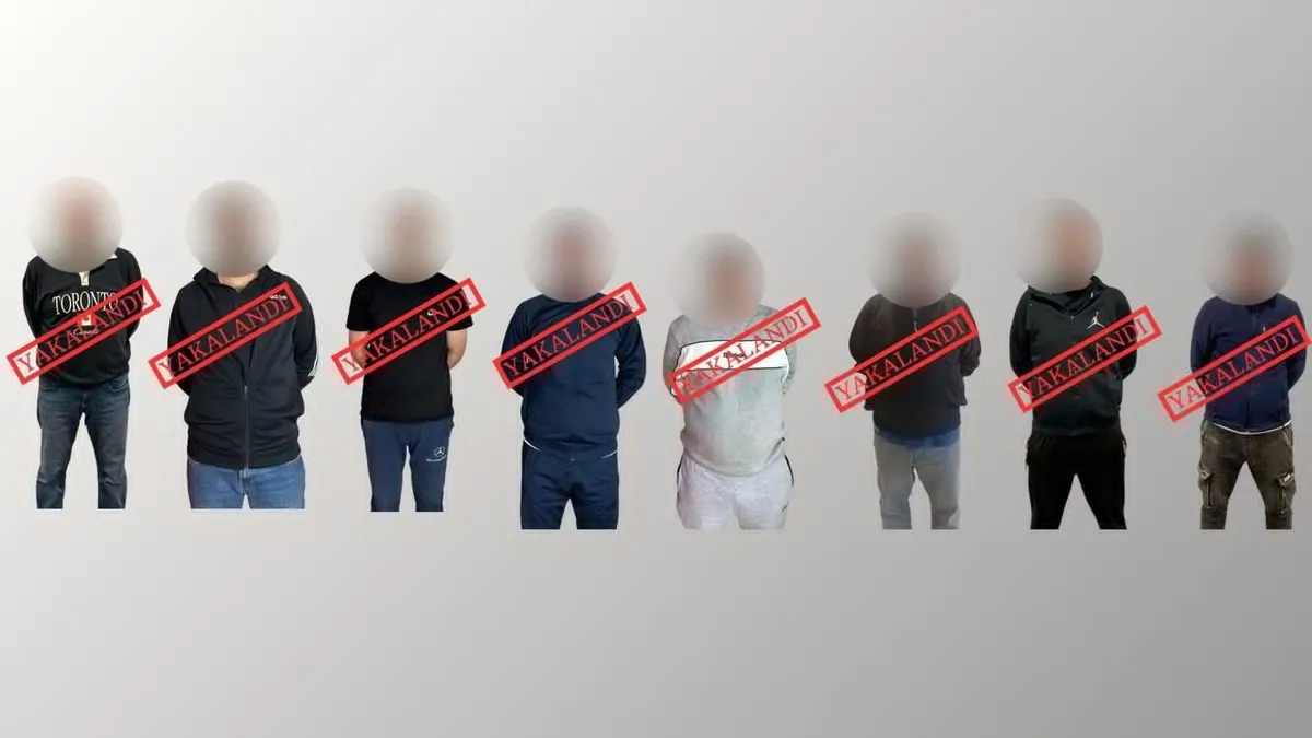 Bakan Yerlikaya açıkladı! Kırmızı bültenle aranan 6 suçlu ülkeye getirildi Bakan Yerlikaya açıkladı! Kırmızı bültenle aranan 6 suçlu ülkeye getirildi