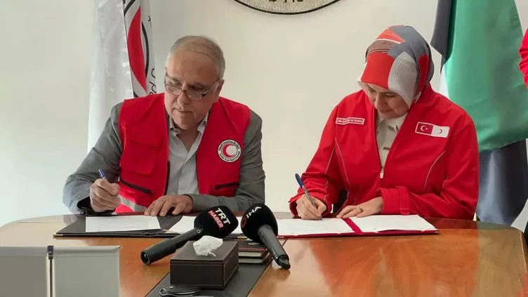 Özgür Suriye’ye dost eli ilk koşan Türkiye oldu