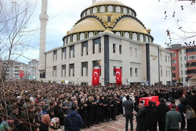 sehit-kemal-aslanin-babasi-selahattin-demirtas-ve-osman-kavalaya-ozgurluk-isteyenlere-hakkimi-helal-etmiyorum-1703429958150.jpg