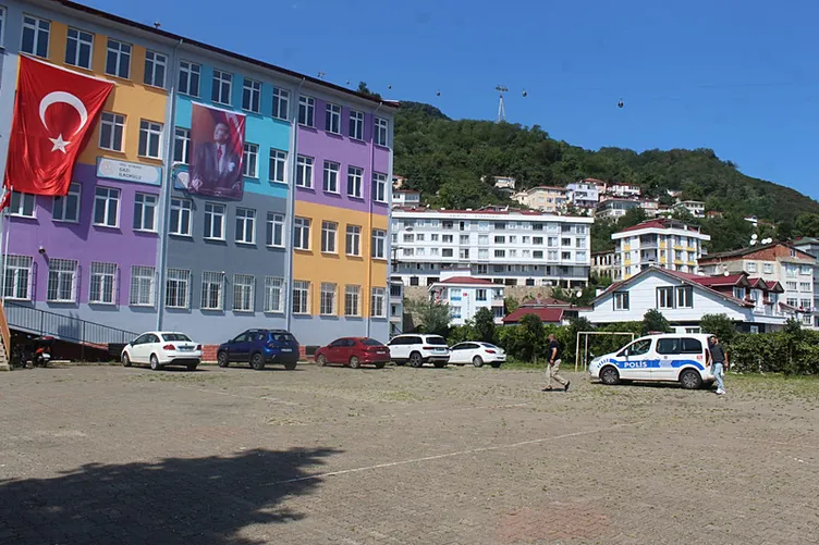 Okula yeni başlayan 7 yaşındaki Miray’ın ölümüne sebep olan öğretmen Banu Kaya 3.kez hakim karşısında: Benim idari ve resmi hiçbir trafik cezam yoktur dedi ve…