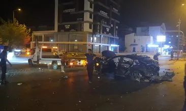 Antalya'da kavşağa çıkan otomobili biçti: Kaza kameralara yansıdı! #antalya