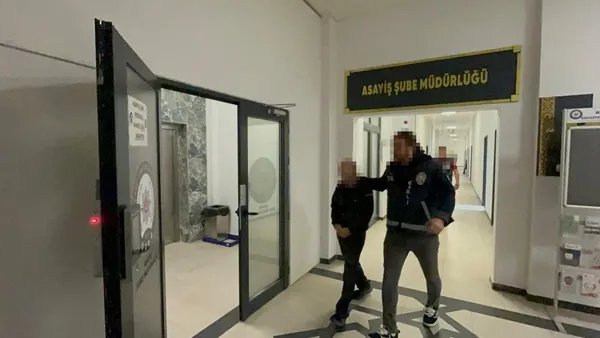 kocaelide-balkondan-girdikleri-evden-yaklasik-400-bin-tl-degerinde-para-ve-ziynet-esyasi-calan-hirsizlik-suphe-1779563782694.jpg