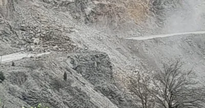 Gümüşhane-Tirebolu karayolunda heyelan! Yol trafiğe kapandı #giresun