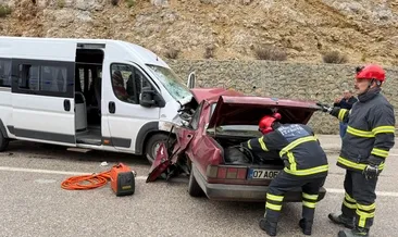 Minibüs ile otomobil kafa kafaya çarpıştı; 2 ölü 4 yaralı #burdur