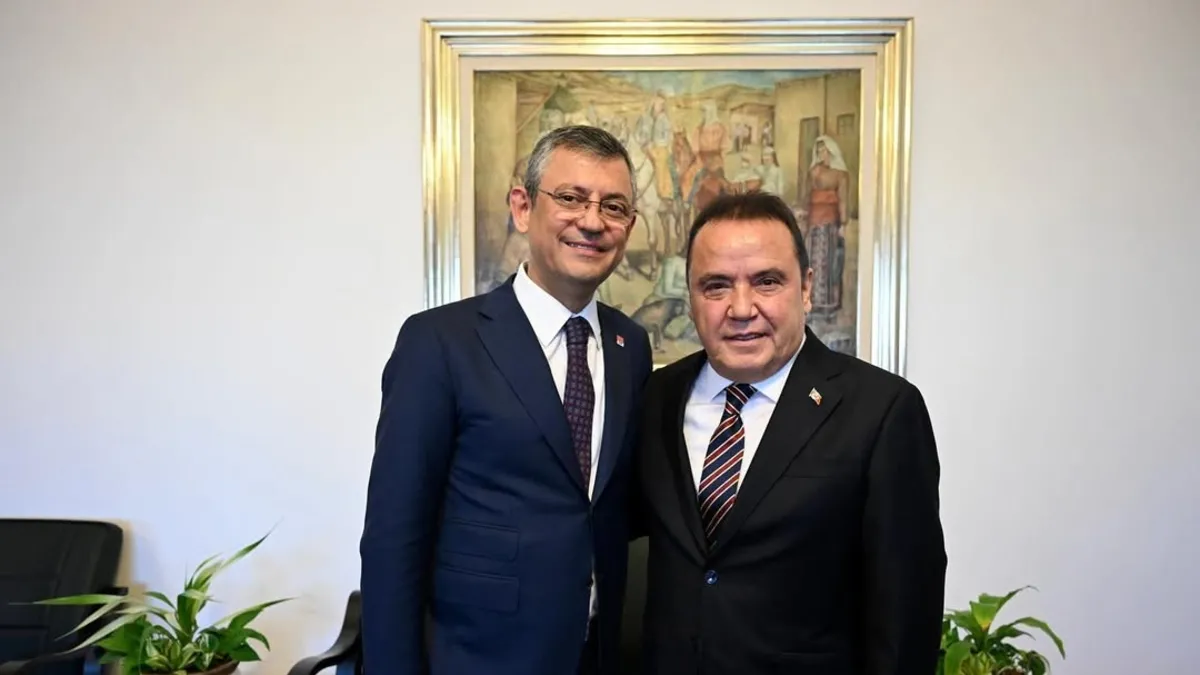 CHP’de panik: Özgür Özel, 4 milletvekilini Böcek’e gönderdi: Böcek’in paylaşımı gerçeği ortaya koydu CHP’de panik: Özgür Özel, 4 milletvekilini Böcek’e gönderdi: Böcek’in paylaşımı gerçeği ortaya koydu