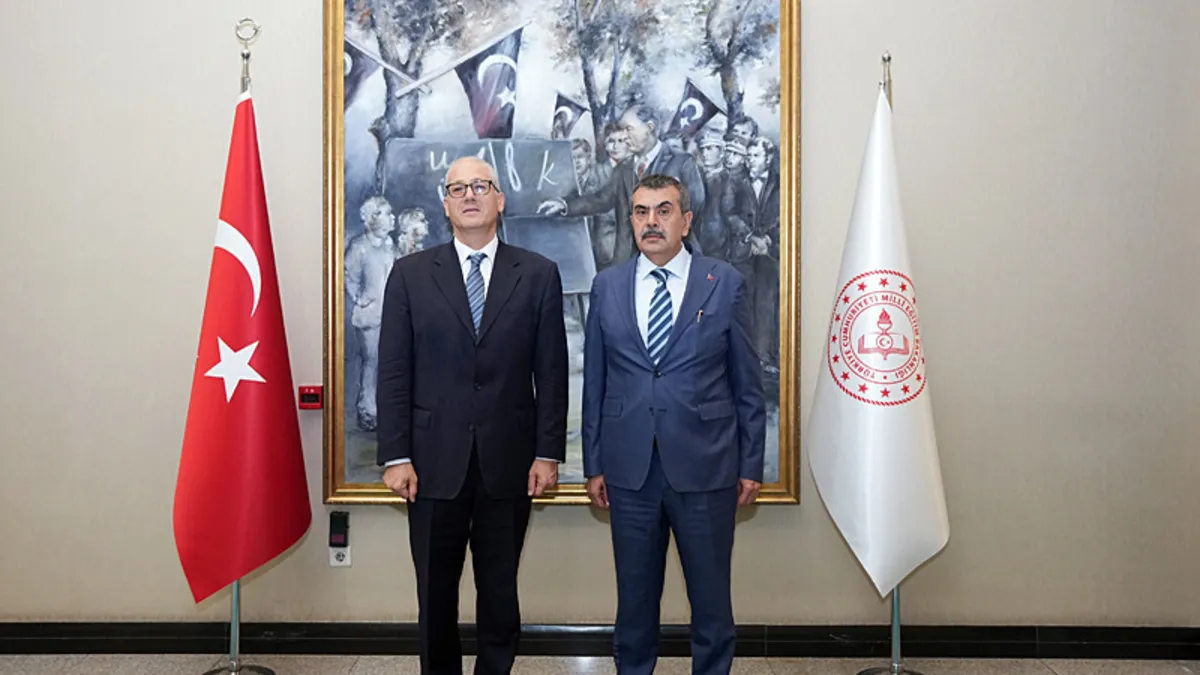 Milli Eğitim Bakanı Yusuf Tekin'in makamında Rusya ve Mısır büyükelçilerini kabul ettiği an.