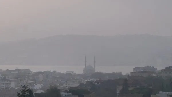 İstanbul hafta sonuna sis ile uyandı!