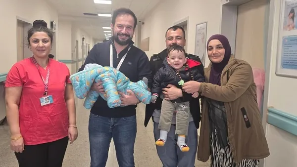 corumda-bir-ilk-anne-karninda-kan-nakli-ile-bebek-hayata-tutundu-1733492626062.jpg