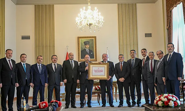son-dakika-ysk-baskani-ahmet-yener-cumhurbaskani-mazbatasini-tbmm-baskani-mustafa-sentopa-verdi-1685624875244.jpg