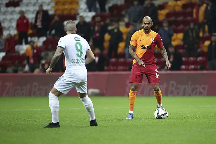 Son dakika: Galatasaray ilk yarıda şoka uğradı Denizlispor tarihe geçti! Abdülkadir Sünger maça damga vurdu…