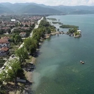 İznik'te yüzyılın keşfi! Suların çekilmesiyle havadan tesadüfen görüntülendi