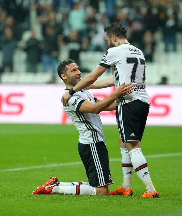 Beşiktaş'ta sürpriz ayrılık! Gökhan Gönül...