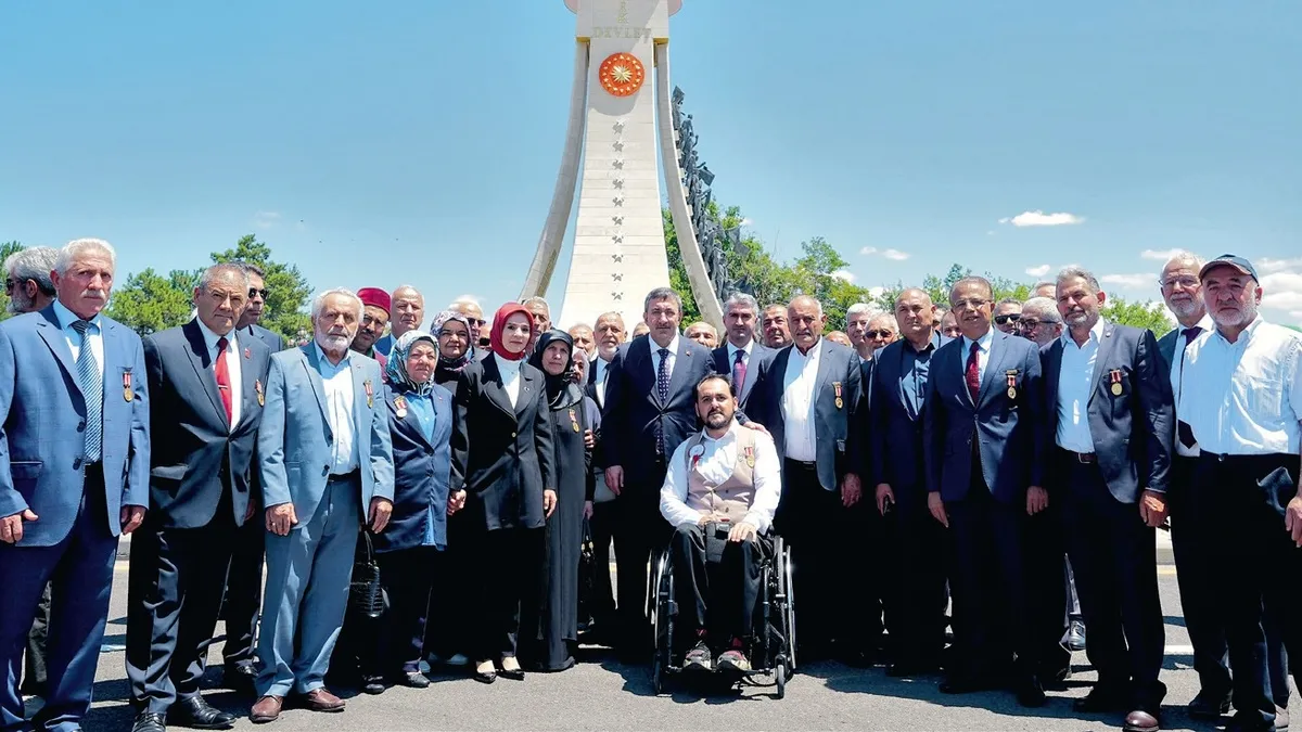 15 Temmuz Şehitler Anıtı'nda düzenlenen anma töreni