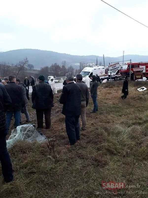 Bursa'da cenaze'den dönenleri taşıyan midibüs devrildi