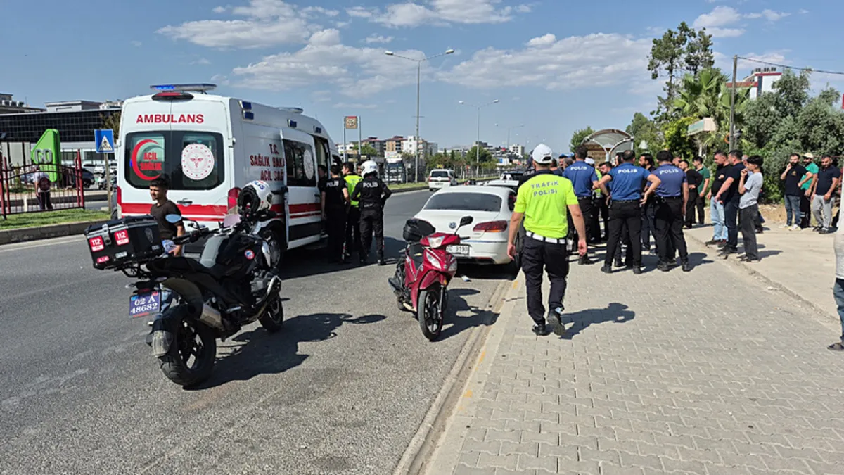 Adıyaman’da iki otomobil çarpıştı: 3 yaralı Adıyaman’da iki otomobil çarpıştı: 3 yaralı