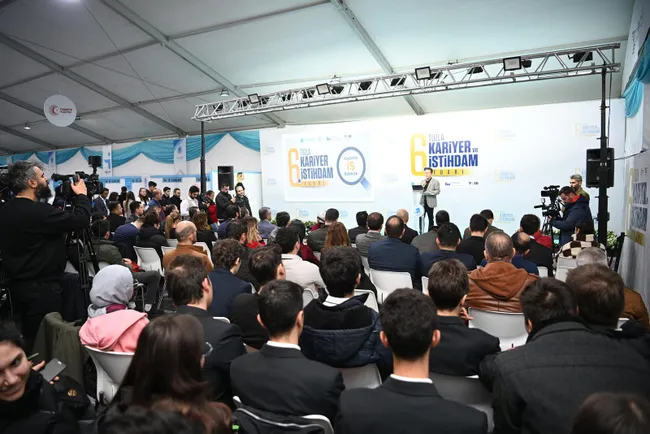 tuzladaki-kariyer-ve-istihdam-fuari-6nci-kez-kapilarini-acti-1703262796719.jpg