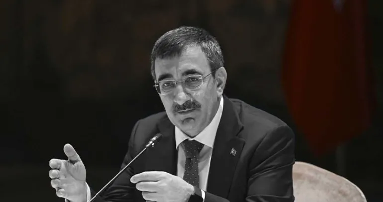 Cumhurbaşkanı Yardımcısı Cevdet Yılmaz'dan enflasyonla mücadele mesajı: "Temel önceliğimiz" diyerek açıkladı