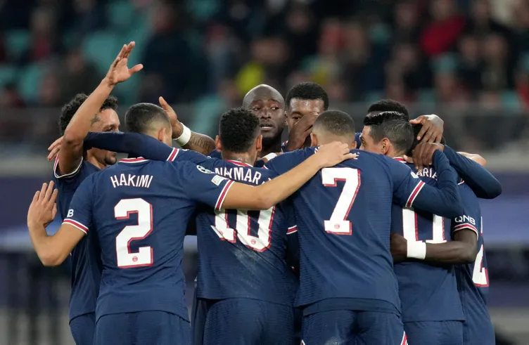 Son dakika: 2021 yılının en çok kazanan futbolcusu belli oldu! Ronaldo ve Messi...