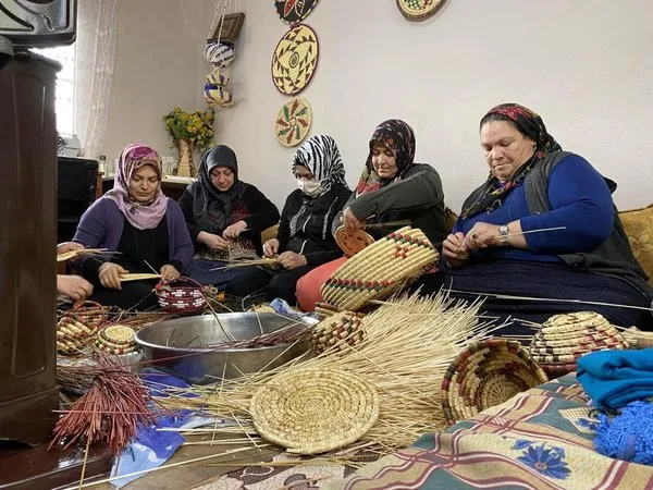 Ömerli'de unutulmaya yüz tutan hasır örmeciliği Mardin