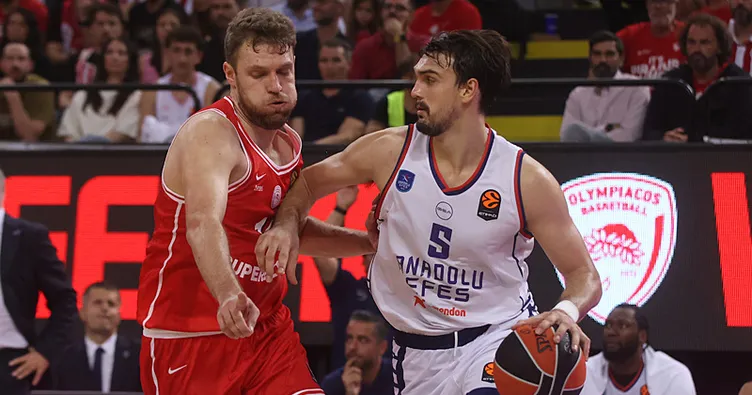 Anadou Efes, Olimpiakos’a farklı mağlup!