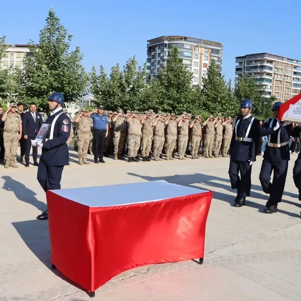 jandarma-uzman-cavus-murat-memili-hayatini-kaybetti-1789401292456.jpg